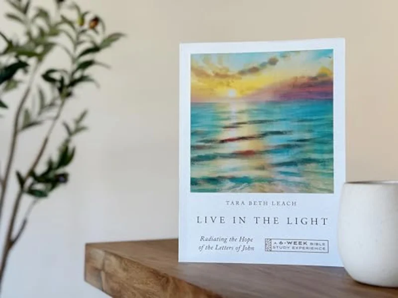 Live in the Light : Radiating the Hope of the Letters of JohnA 6-Week Bible Study with Video Access